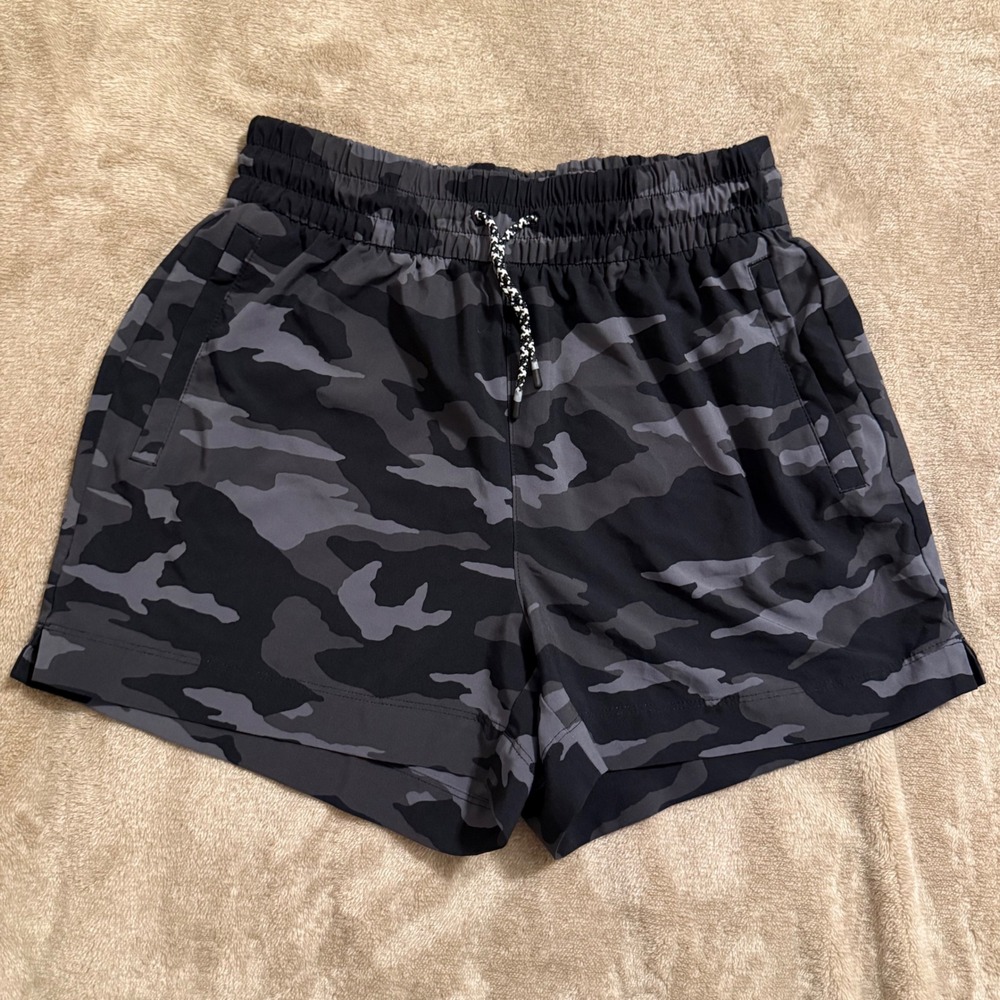 Athleta Girl Chit Chat Camo Shorts Gray Black XL 14 Active Athletic Pockets